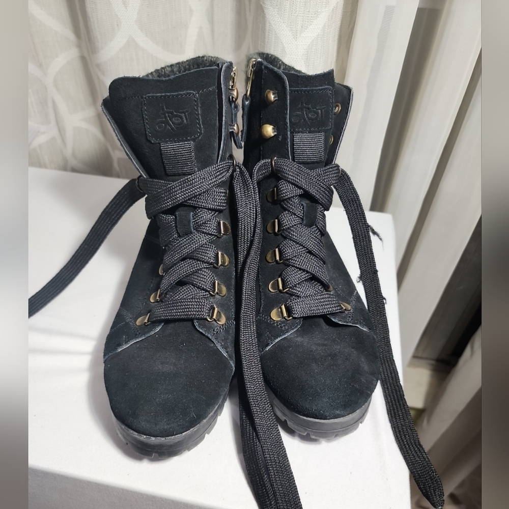 OTBT Women's Lakewood Suede Booties Size 9 Black Lace-up Block Heel Side Zip EUC